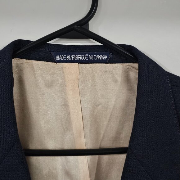 Moore's Blue made in Canada sports blazer for men with beige inner lining - Picture 2 of 4